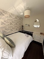 House Sleeps 7 With Enclosed Garden