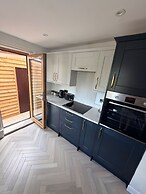 House Sleeps 7 With Enclosed Garden