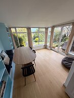 House Sleeps 7 With Enclosed Garden