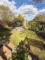 House Sleeps 7 With Enclosed Garden