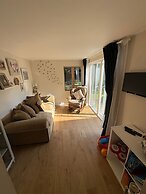Isham House Sleeps 8 With Enclosed Garden