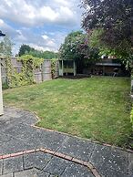 Isham House Sleeps 8 With Enclosed Garden