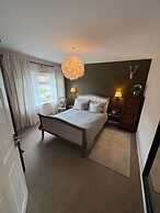 Isham House Sleeps 8 With Enclosed Garden