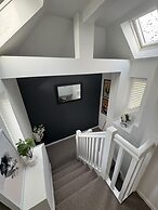 Isham House Sleeps 8 With Enclosed Garden