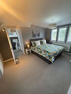 Isham House Sleeps 8 With Enclosed Garden