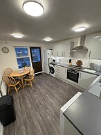 Park House Sleeps 4 With Enclosed Garden