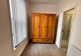 Apartment Sleeps 2 With Wifi