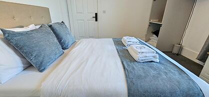 House Sleeps 6 With Enclosed Garden