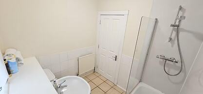 House Sleeps 6 With Enclosed Garden