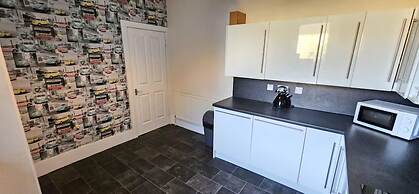 House Sleeps 6 With Enclosed Garden