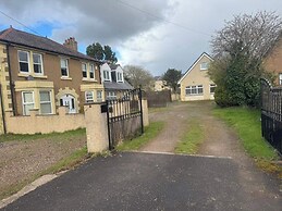 House Sleeps 6 With Enclosed Garden