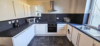 House Sleeps 6 With Enclosed Garden