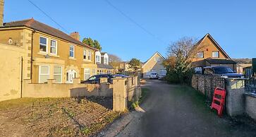 House Sleeps 6 With Enclosed Garden