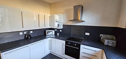 House Sleeps 6 With Enclosed Garden
