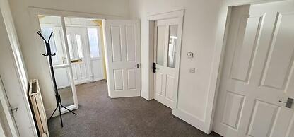 House Sleeps 6 With Enclosed Garden