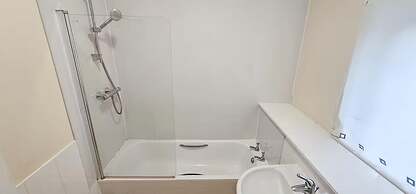 House Sleeps 6 With Enclosed Garden