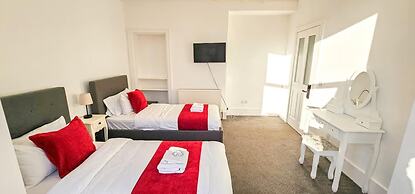 House Sleeps 6 With Enclosed Garden
