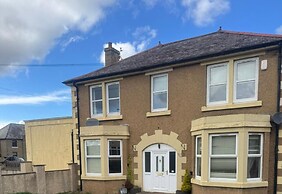 House Sleeps 6 With Enclosed Garden