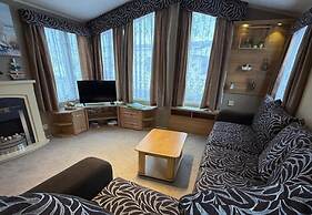 Cabin Caravan Sleeps 6 With Parking