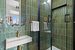 Stylish 1BR Parc Monceau Retreat