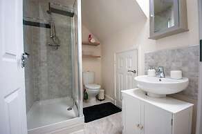 Spacious Luxurious Serviced Accommodation 2
