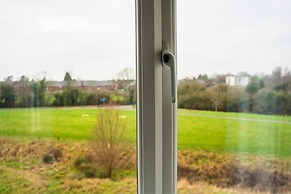 Spacious Luxurious Serviced Accommodation 2