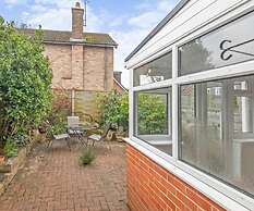 House Sleeps 6 With Garden and Parking