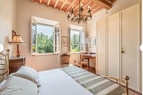 CHARMING LUCCA