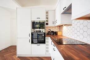 Apartment Sleeps 5 With Parking