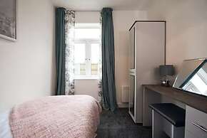 Apartment Sleeps 5 With Parking