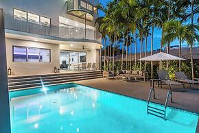 Villa Haven by Rove 4BR Waterfront W/pool & Gym