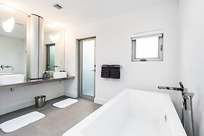 Villa Haven by Rove 4BR Waterfront W/pool & Gym