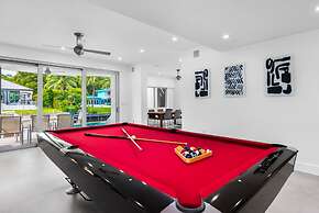 Villa Haven by Rove 4BR Waterfront W/pool & Gym