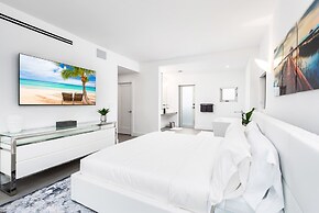 Villa Haven by Rove 4BR Waterfront W/pool & Gym