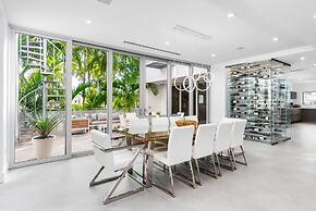 Villa Haven by Rove 4BR Waterfront W/pool & Gym