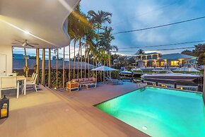 Villa Haven by Rove 4BR Waterfront W/pool & Gym