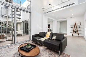 Villa Haven by Rove 4BR Waterfront W/pool & Gym