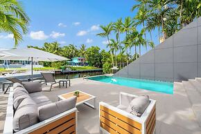 Villa Haven by Rove 4BR Waterfront W/pool & Gym