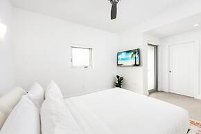 Villa Haven by Rove 4BR Waterfront W/pool & Gym