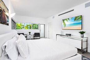 Villa Haven by Rove 4BR Waterfront W/pool & Gym