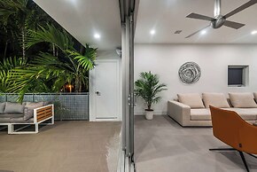 Villa Haven by Rove 4BR Waterfront W/pool & Gym