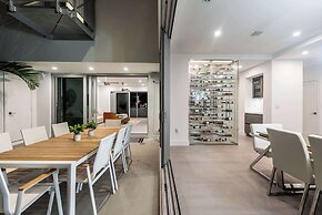 Villa Haven by Rove 4BR Waterfront W/pool & Gym