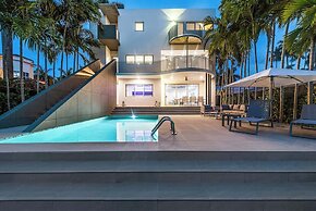 Villa Haven by Rove 4BR Waterfront W/pool & Gym