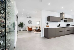 Villa Haven by Rove 4BR Waterfront W/pool & Gym