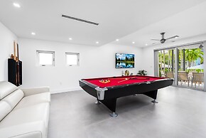 Villa Haven by Rove 4BR Waterfront W/pool & Gym