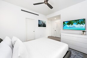 Villa Haven by Rove 4BR Waterfront W/pool & Gym