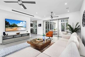 Villa Haven by Rove 4BR Waterfront W/pool & Gym