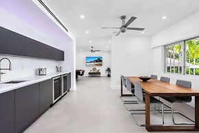 Villa Haven by Rove 4BR Waterfront W/pool & Gym