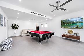 Villa Haven by Rove 4BR Waterfront W/pool & Gym