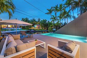Villa Haven by Rove 4BR Waterfront W/pool & Gym